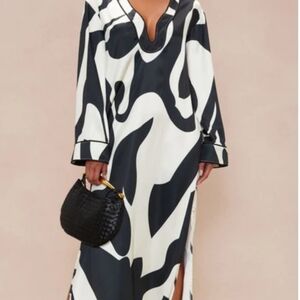 Black and White Abstract Kaftan NWT sold out style runs big